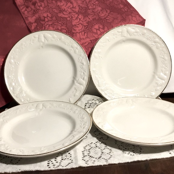 4 ~ Salad/Appetizer Plate~White Christmas~by INTERNATIONAL TABLEWARES - Picture 2 of 7